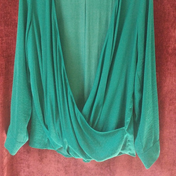 🌸Ana green emerald blouse - Picture 2 of 5